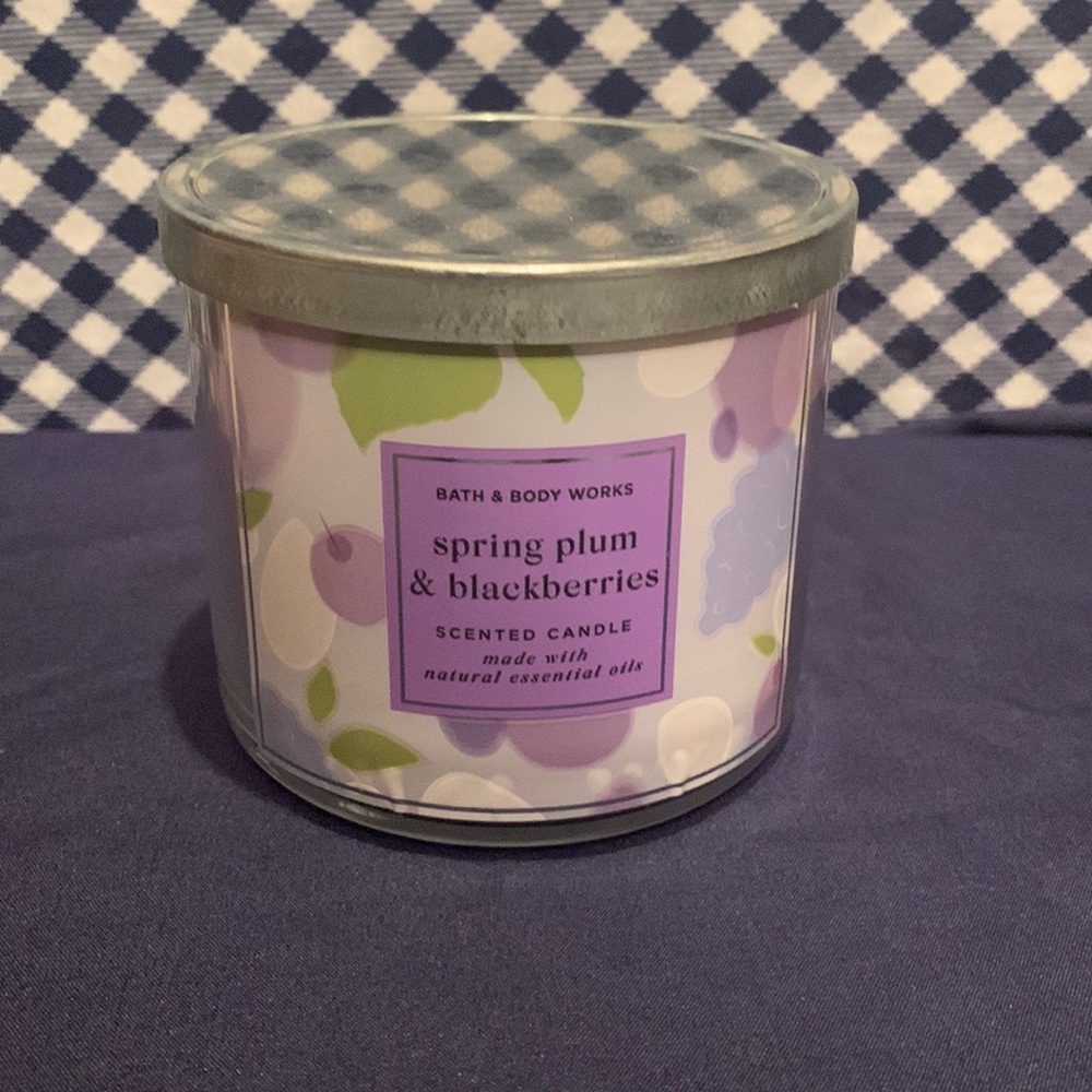 Bath & Body Works Spring Plum & Blackberries 3 Wick Candle